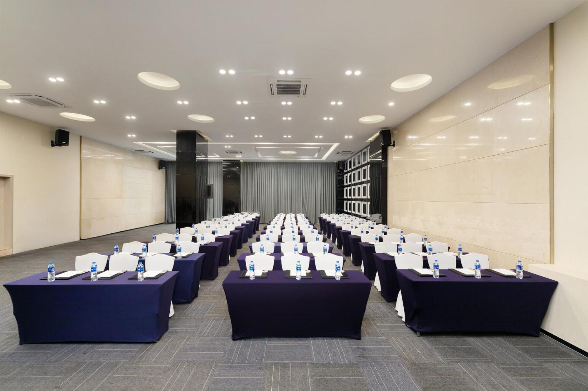 Holiday Inn Express Chengdu Wuhou By Ihg-Wuhou Temple And Jinli Exterior foto