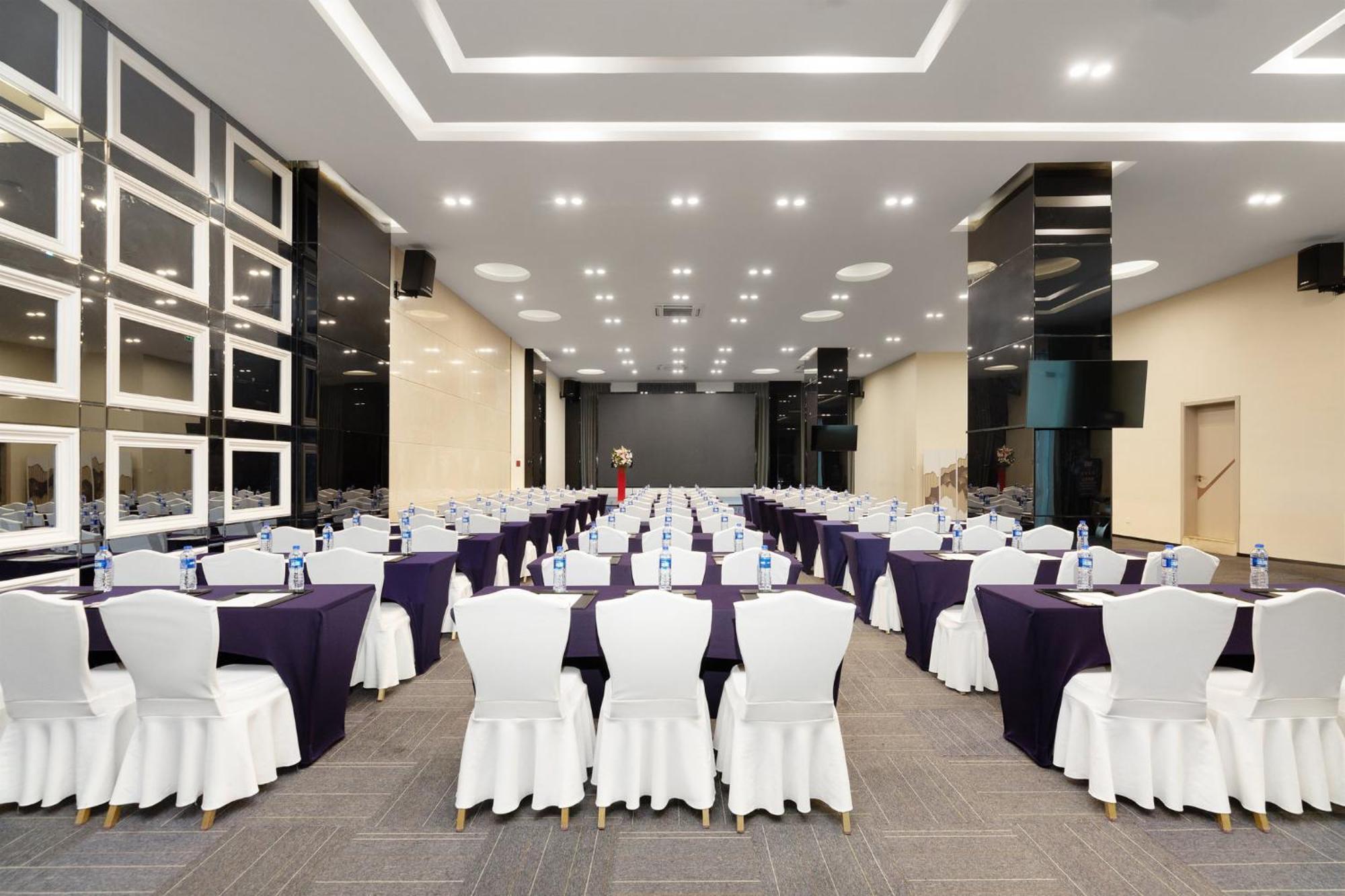 Holiday Inn Express Chengdu Wuhou By Ihg-Wuhou Temple And Jinli Exterior foto