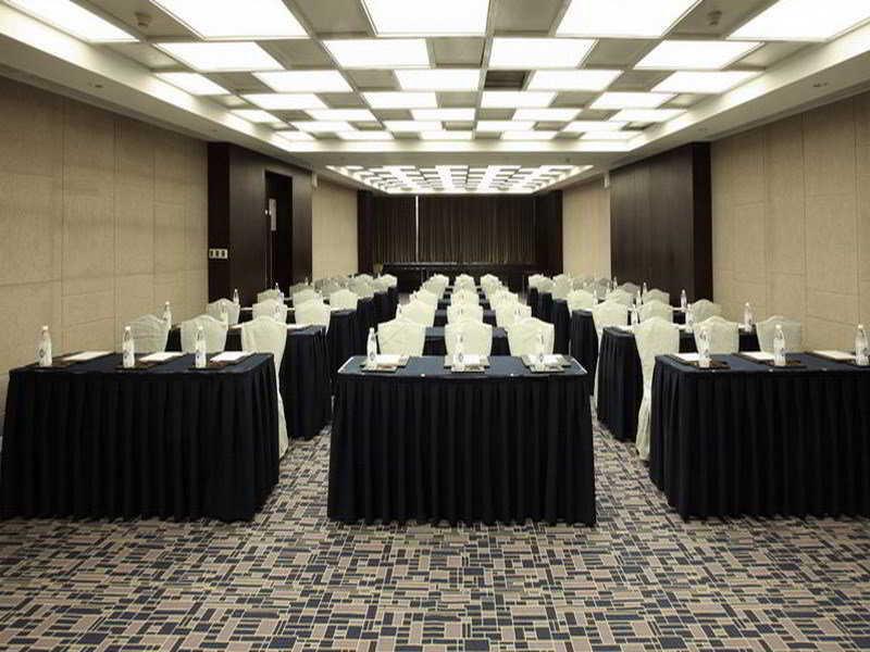 Holiday Inn Express Chengdu Wuhou By Ihg-Wuhou Temple And Jinli Exterior foto